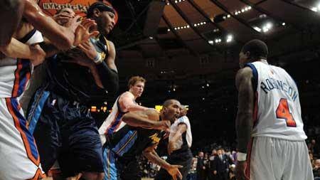 中国蓝队海外拉练35分惨败加拿大 新帅杜锋首秀吞下苦涩开门黑