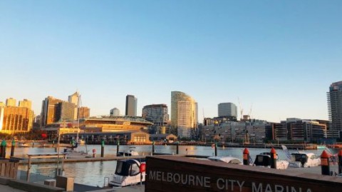 墨尔本骑士vs墨尔本港：红牌成转折，客队2-0全取三分