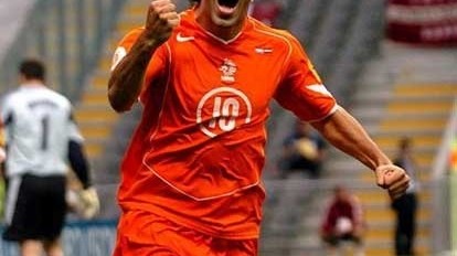 02世界杯意大利队伤兵满营：内斯塔打封闭上场，蓝衣军团悲情出局