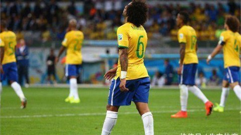 世界杯赛场上的生命倒计时：那些被永久定格的心脏悲歌