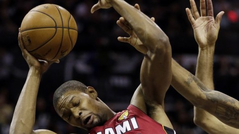 标题：2013总决赛G3马刺三分雨狂胜热火36分2-1领先