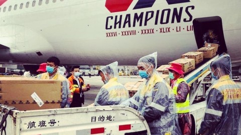 万里驰援：爱国者号专机星夜奔赴深圳，爱心接力抢运百万口罩