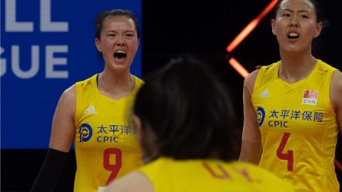 中国归化球员邱天：5年降薪长约后的冰与火，被弃用的蓝领中锋该何去何从？