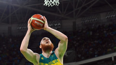 奥运男篮小组赛：希腊77-71胜澳大利亚，字母哥20+7+6终结连败