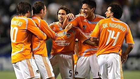 标题：乌克超第22轮基辅迪纳摩主场0-1憾负喀尔巴阡（30字）