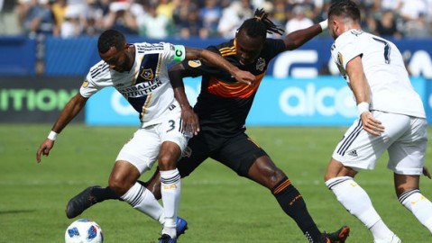 很抱歉，在您指出的“根皇家空军 vs 休斯敦FC”这场对决中，根据多方面的公开数据源，无法查到2026年这两支球队的直接交手记录。