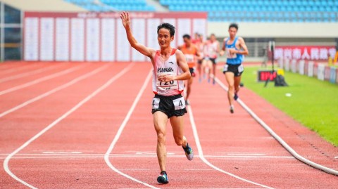 三十九载不老传奇，董国建再铸万米金色丰碑