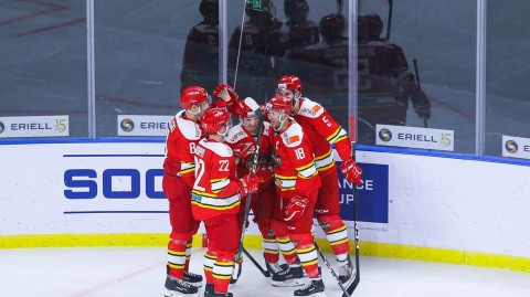 万科龙队点球惜败先锋 顽强拼搏收获宝贵一分