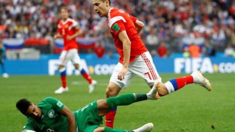 俄罗斯“大个球员”盘点：从篮球巨人帕维尔到足坛高塔久巴，战斗民族天生高人一等